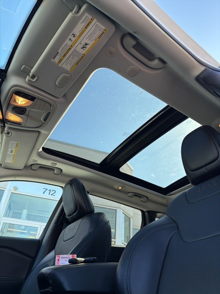 2022 Jeep Cherokee Latitude Lux