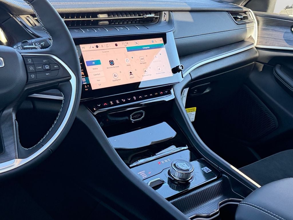 2026 Jeep Grand Cherokee Laredo