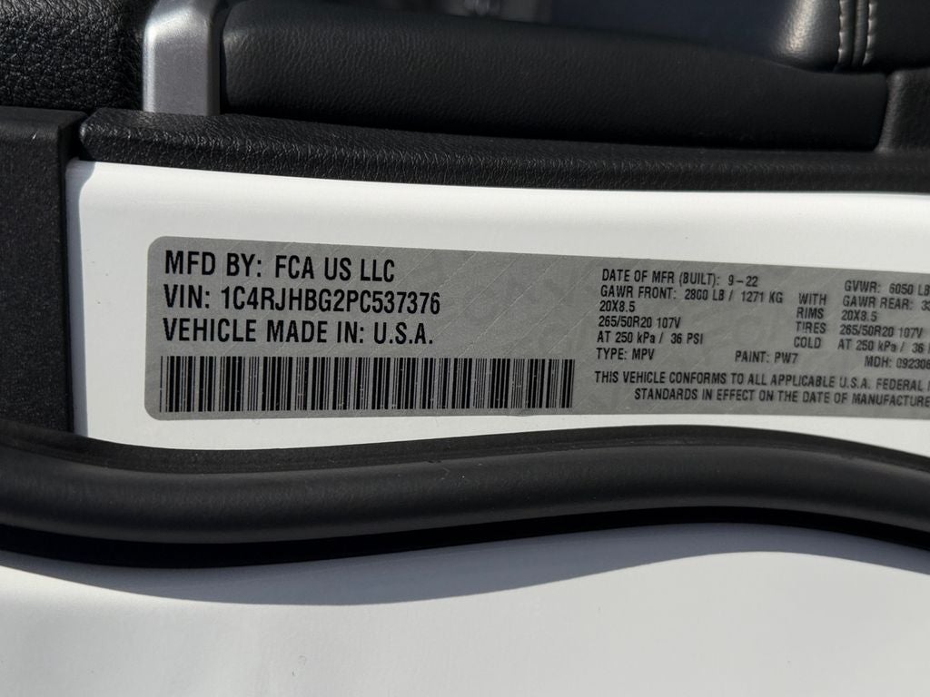 2023 Jeep Grand Cherokee Limited Black Appearance Package