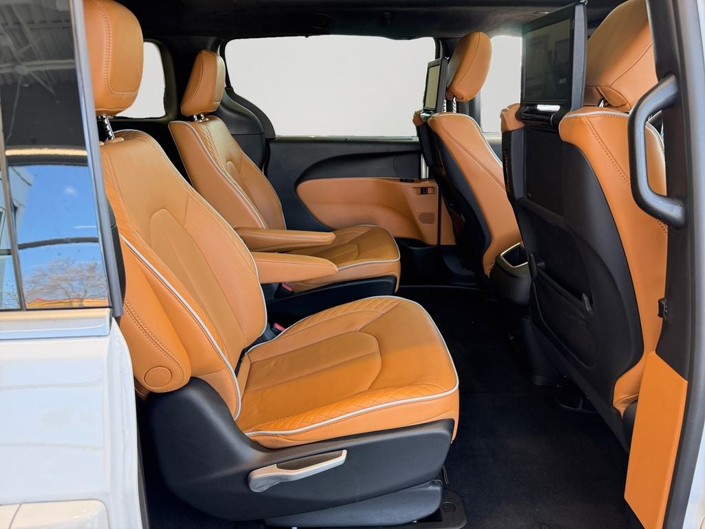 2023 Chrysler Pacifica Hybrid Pinnacle