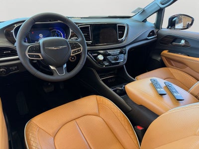 2023 Chrysler Pacifica Hybrid Pinnacle