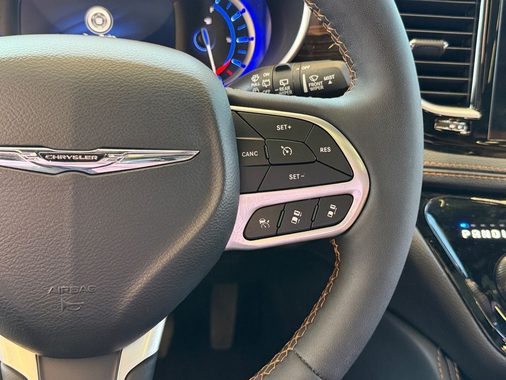 2023 Chrysler Pacifica Hybrid Pinnacle