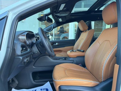 2023 Chrysler Pacifica Hybrid Pinnacle