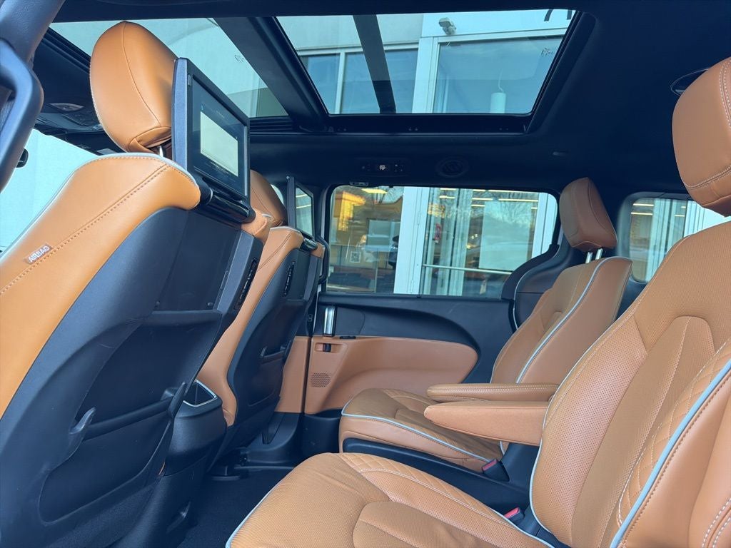 2023 Chrysler Pacifica Hybrid Pinnacle