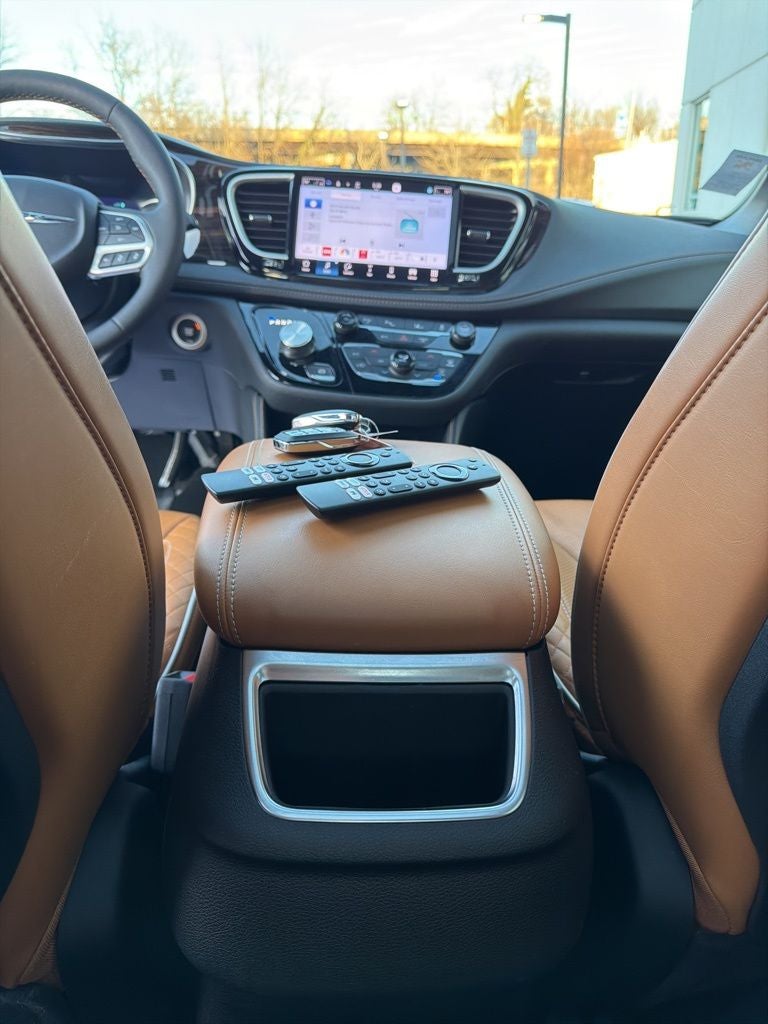 2023 Chrysler Pacifica Hybrid Pinnacle