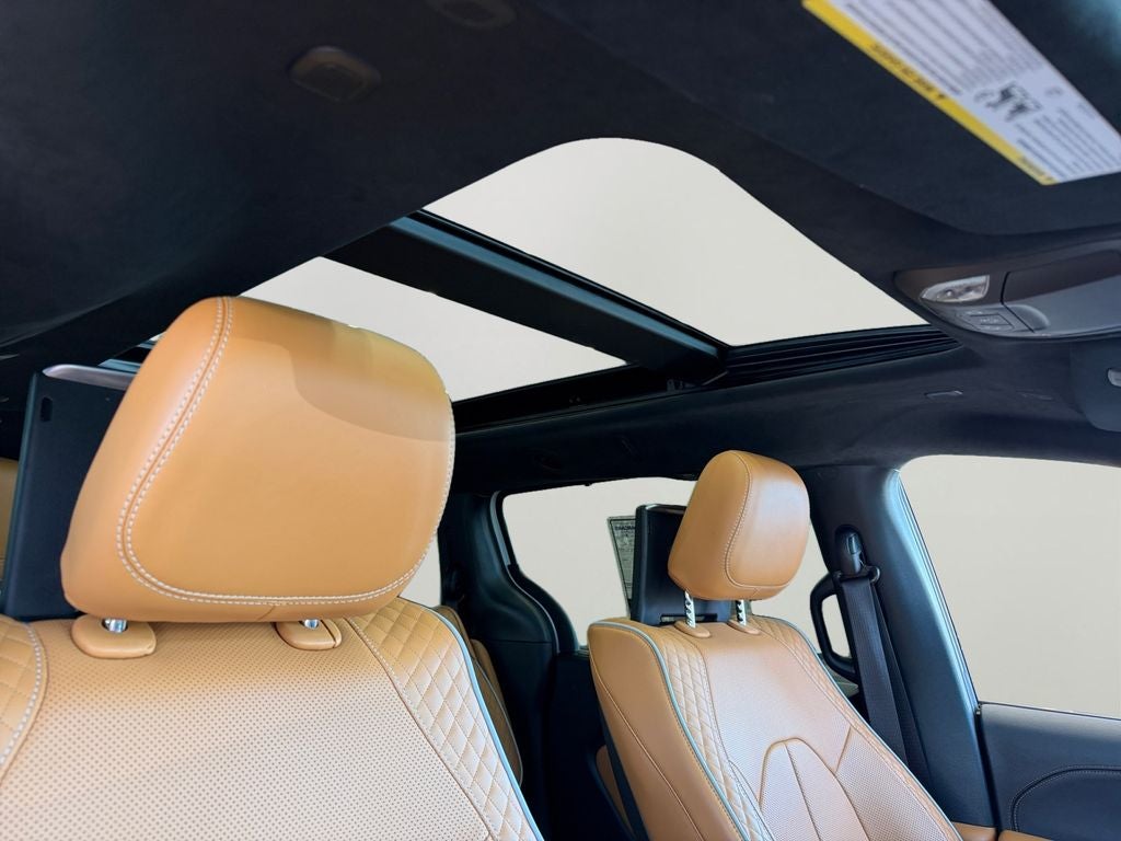 2023 Chrysler Pacifica Hybrid Pinnacle