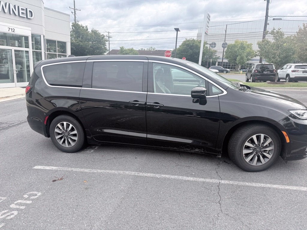 2024 Chrysler Pacifica Hybrid Select