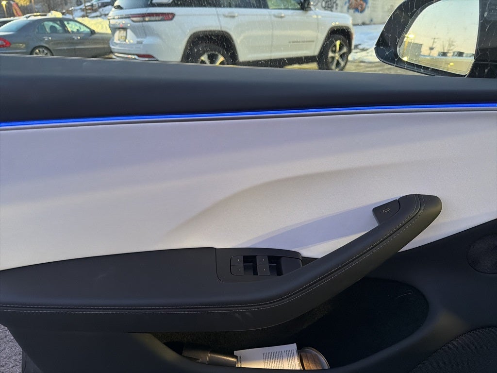 2025 Tesla Model 3 Long Range w/White Interior