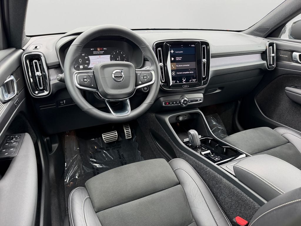 2022 Volvo XC40 R-Design