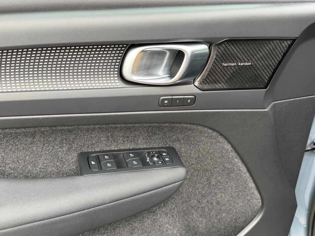 2022 Volvo XC40 R-Design