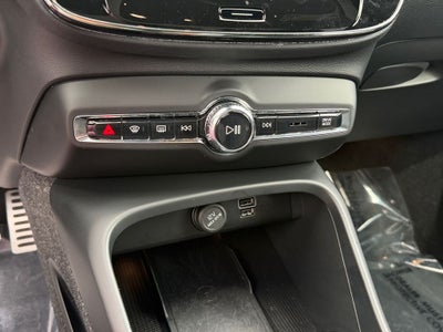 2022 Volvo XC40 R-Design